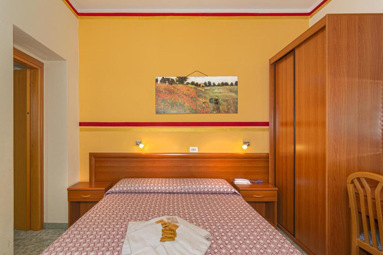 Hotel Dolly เวียเรจโจ ภายนอก รูปภาพ