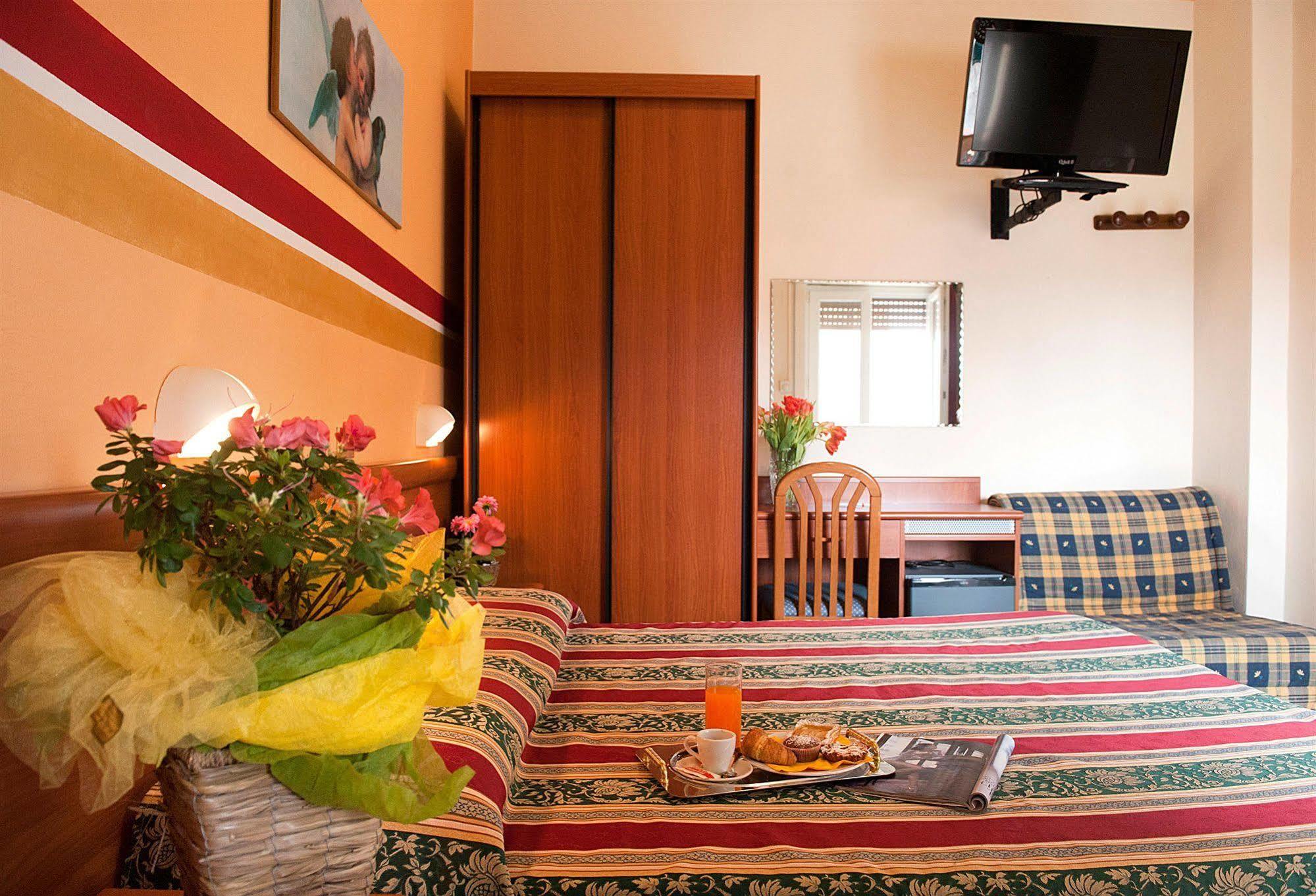 Hotel Dolly เวียเรจโจ ภายนอก รูปภาพ