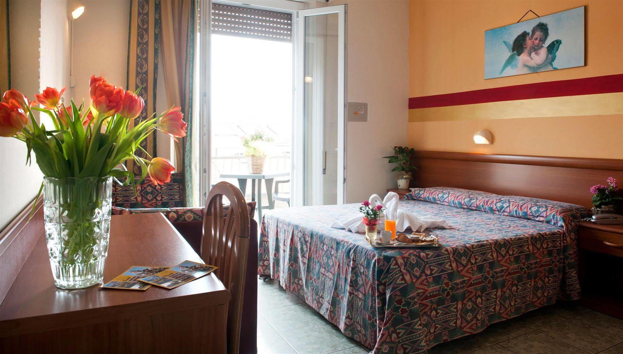 Hotel Dolly เวียเรจโจ ภายนอก รูปภาพ